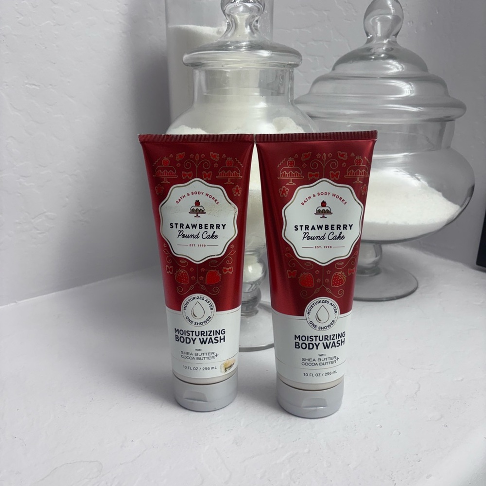 2 NWT Bath & Body Works Strawberry Pound Cake Moisturizing Body Wash